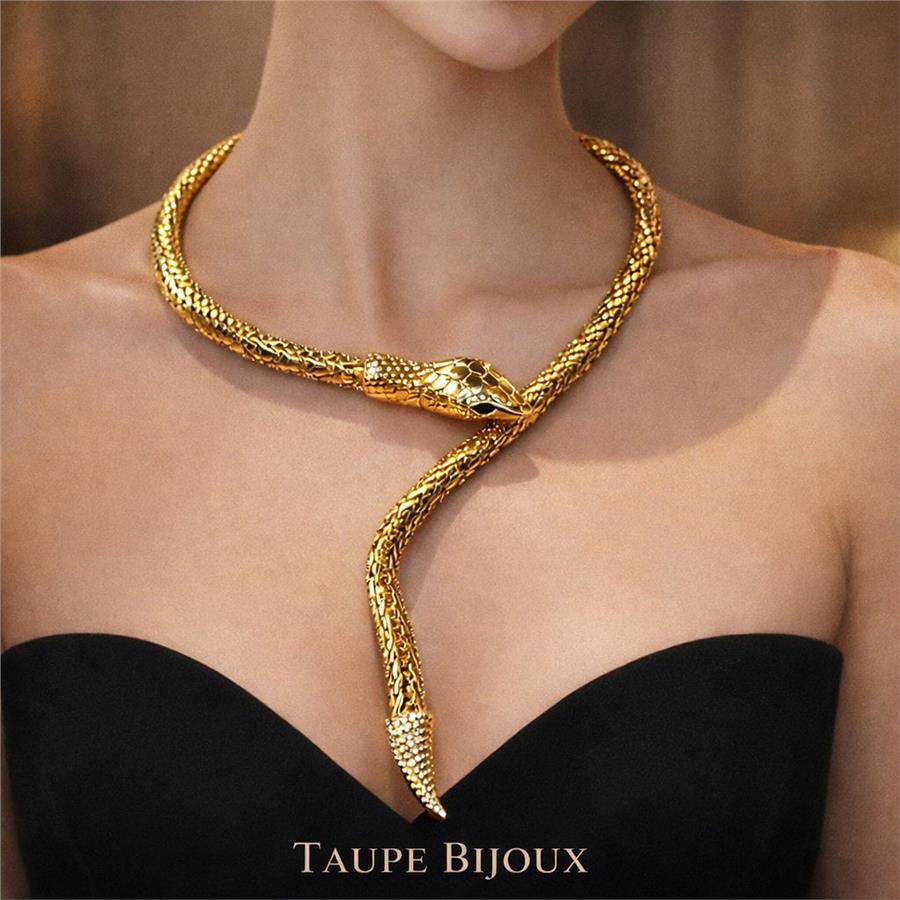 Jennifer Bükülebilir Yılan Kolye Altın Renk – Esnek Ayarlanabilir Lüks Statement Kolye